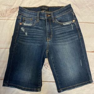 Judy Blue Bermuda shorts size small 2-4 stretchy denim jean shorts